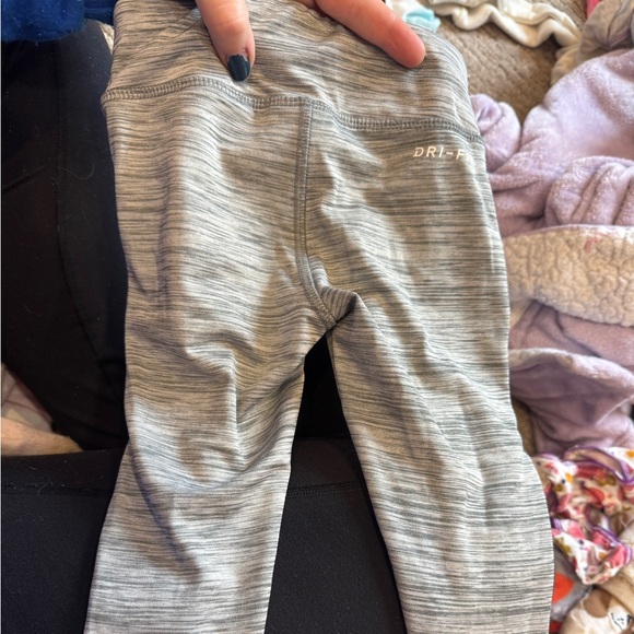 Nike dri-fit leggings weathered grey with pink and purple trim - Picture 3 of 4